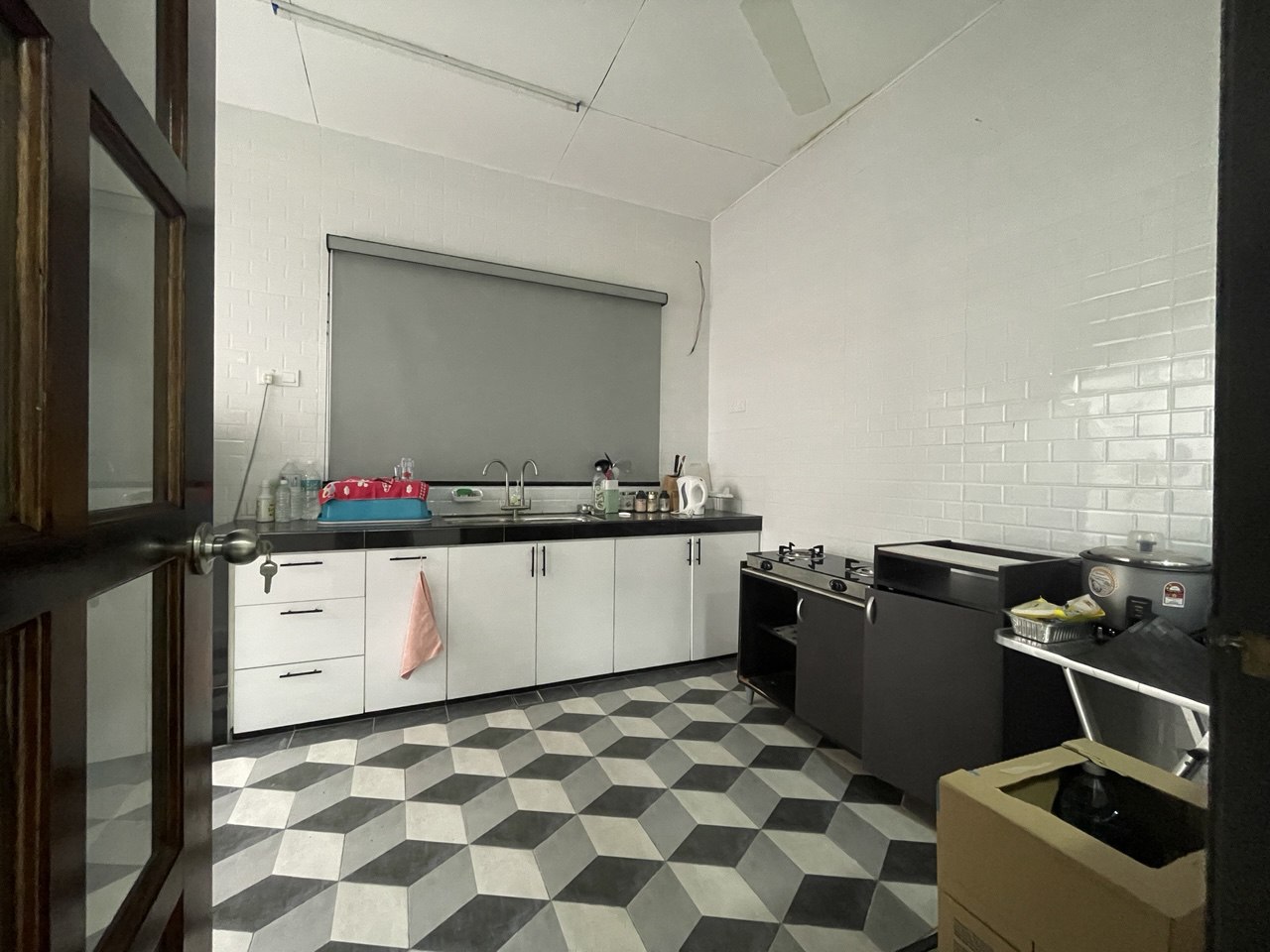 Fully Renovated 2 Storey Terrace Seksyen 7 - photo 3